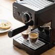 Espressor manual, Anti-picurare, Incalzire rapida, Cappuccino, Bagheta de abur, rezervor 1.5L, 15 Bar, 1140W