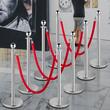 Set 8 stalpi delimitare, Franghie rosie catifea 1.5 m, Inox, Argintiu, Inaltime 90 cm, Heavy Duty