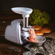 Masina de tocat carne cu accesorii carnati, 1500 W, Alb, 3 site, 1.5 kg/min