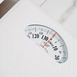 Cantar persoane Retro mecanic, max 136 Kg, Alb