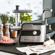 Masina de tocat carne cu accesorii carnati si razatoare, 600 W, Inox, Negru/Gri, 3 site, 1 kg/min
