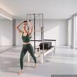 Aparat pilates Performer cu turn, cadru aluminiu, 2.4 m, max 181 kg, Sistem rezistenta 5 x arcuri, Role cu rulmenti dubli, sine inox
