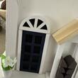 Casuta din lemn pentru pasarele, cu agatatoare, dimensiune 18.5x18.5x25 cm