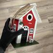 Casuta din lemn pentru pasarele, cu agatatoare, dimensiune 18.5x18.5x25 cm, rosie