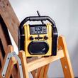 Radio portabil pentru santier/Camping, Bluetooth, IP54, 10W, AM/FM, antena telescopica, Afisaj Digital, Baterie (6x R14) și alimentarea rețea, Ceas, Aux, Incarcare telefon