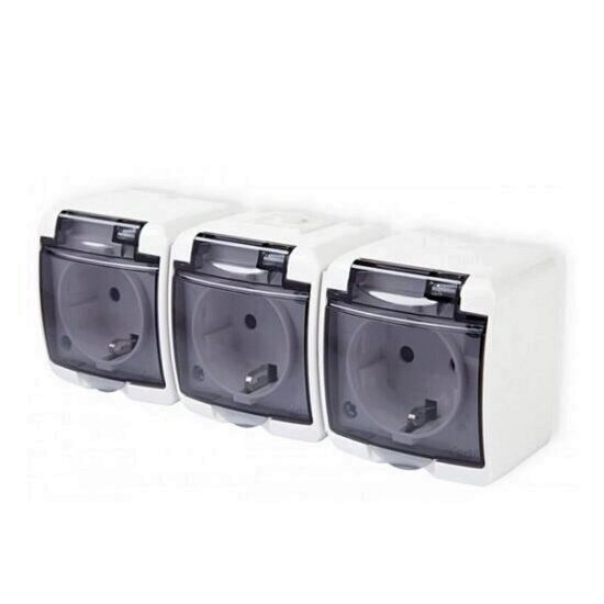 Priza montaj aparent Home Aquastar 22131, alb, 3 locasuri, IP 44, capac fumuriu transparent